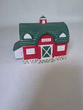 Vintage 1993 Ceramic Barn From The Figi’s Collection